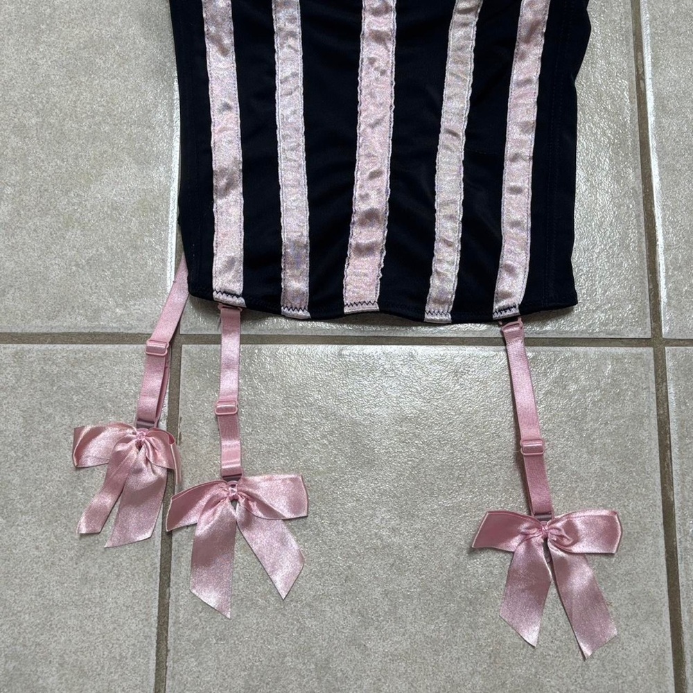 Pink bow corset - Picture 6 of 8